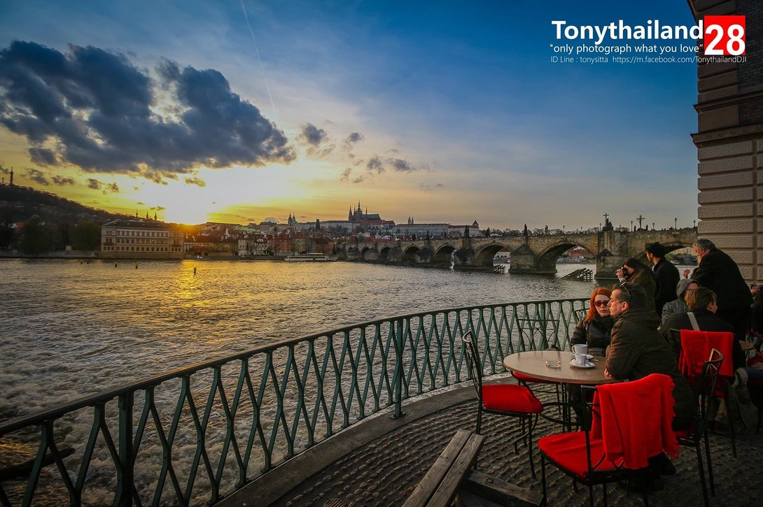 View Budapest by Sittakhom Chantanasawee