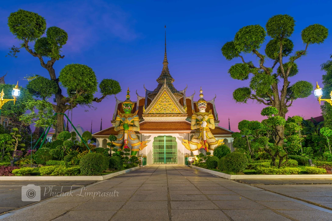 View Wat Arun Ratchawararam temple by Phichak Limprasutr