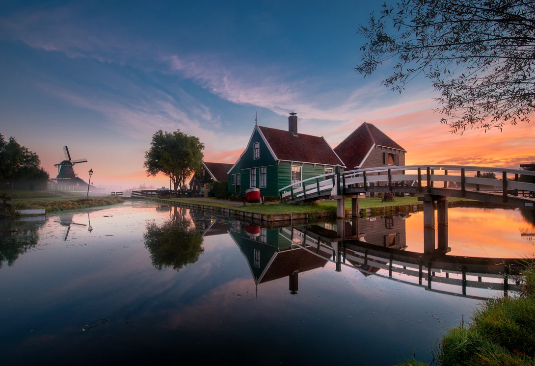 View Chasing the sunrise by George Kossieris
