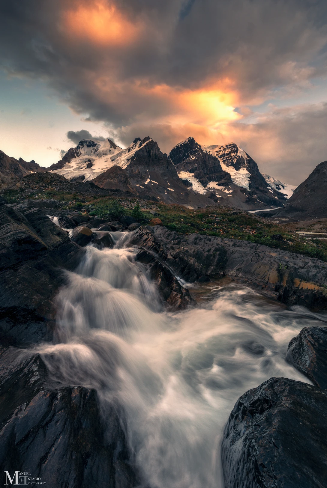 View LIVE IN THE MOMENT by Manuel Estacio