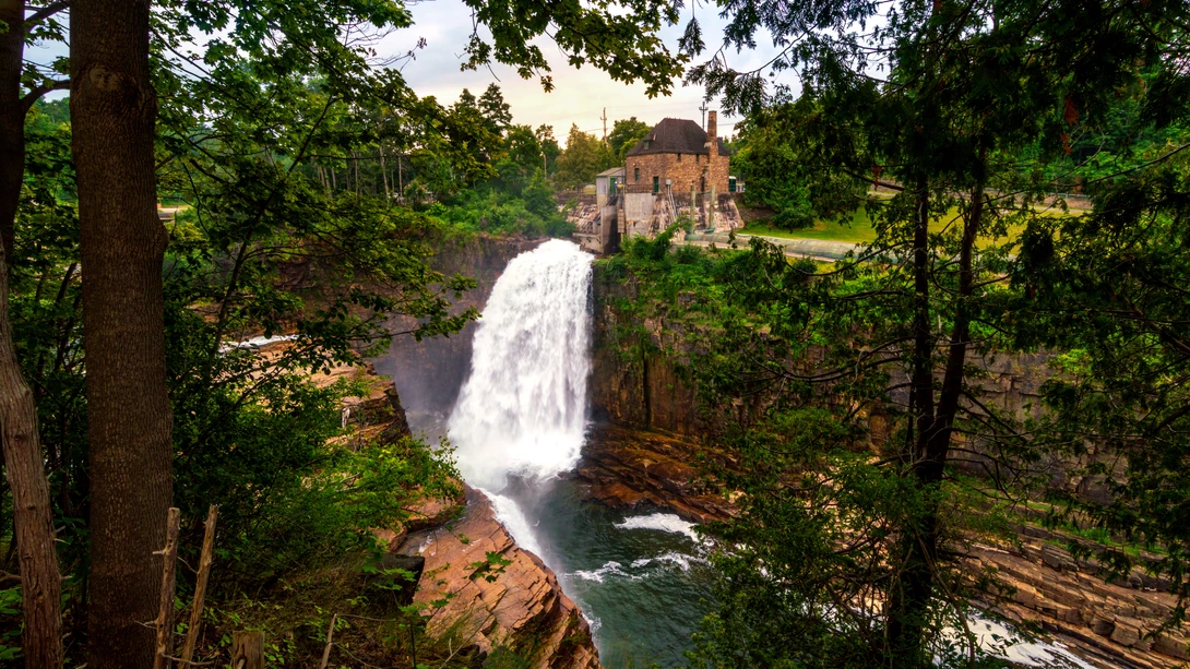 View 8f8f5eedd5ff3170fdce2bbd60141412.jpg by Kyle Foreman