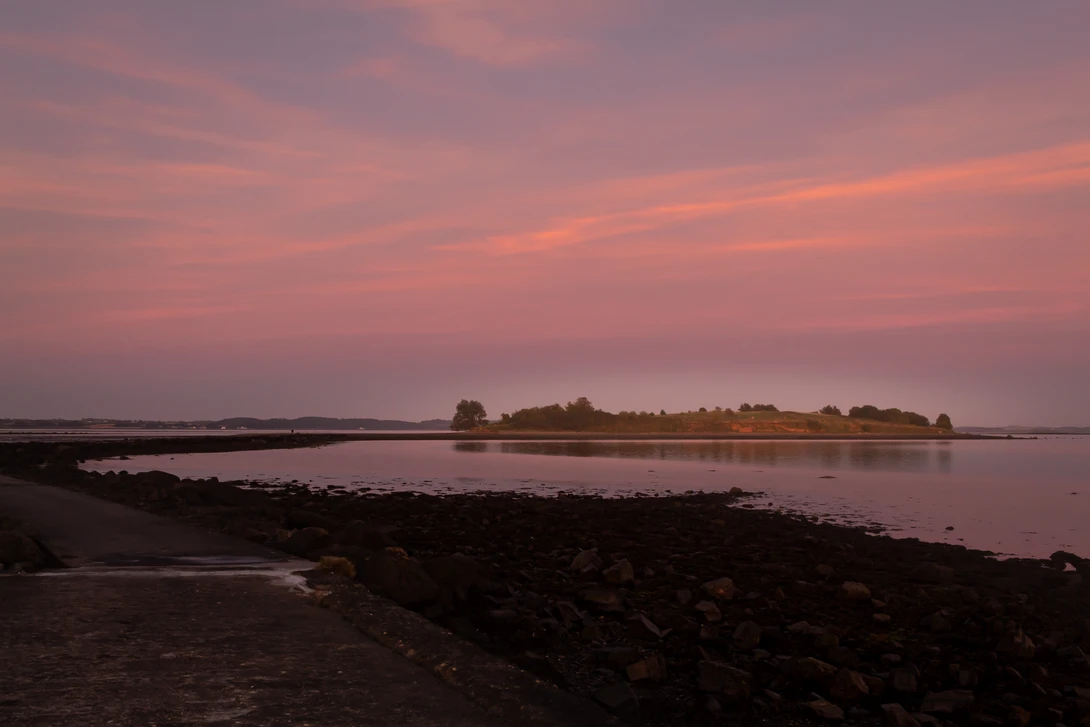 View 4a7711aacec037cbb668e15ad9354b47.jpg by Andrew McKenzie