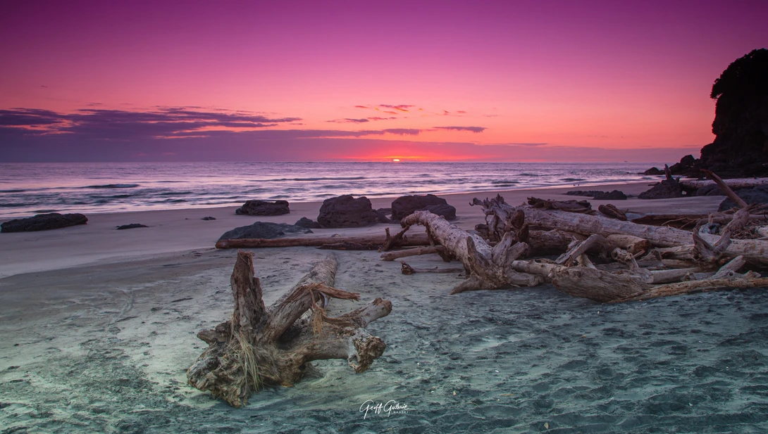 View 1223800c905710ab47590a12ffd37f1c.jpg by Geoff Guthrie