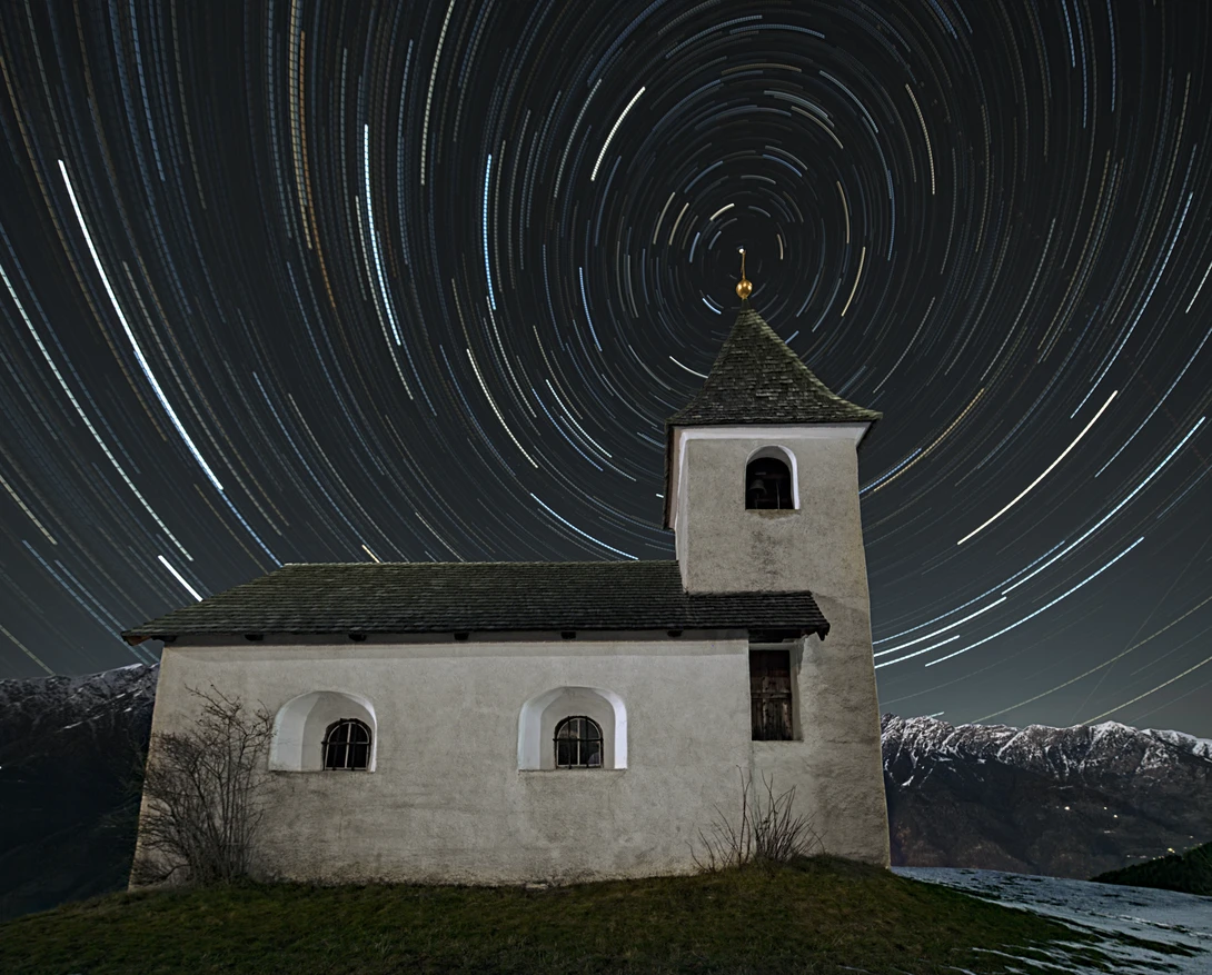 View The events horizon by Giulio Roman