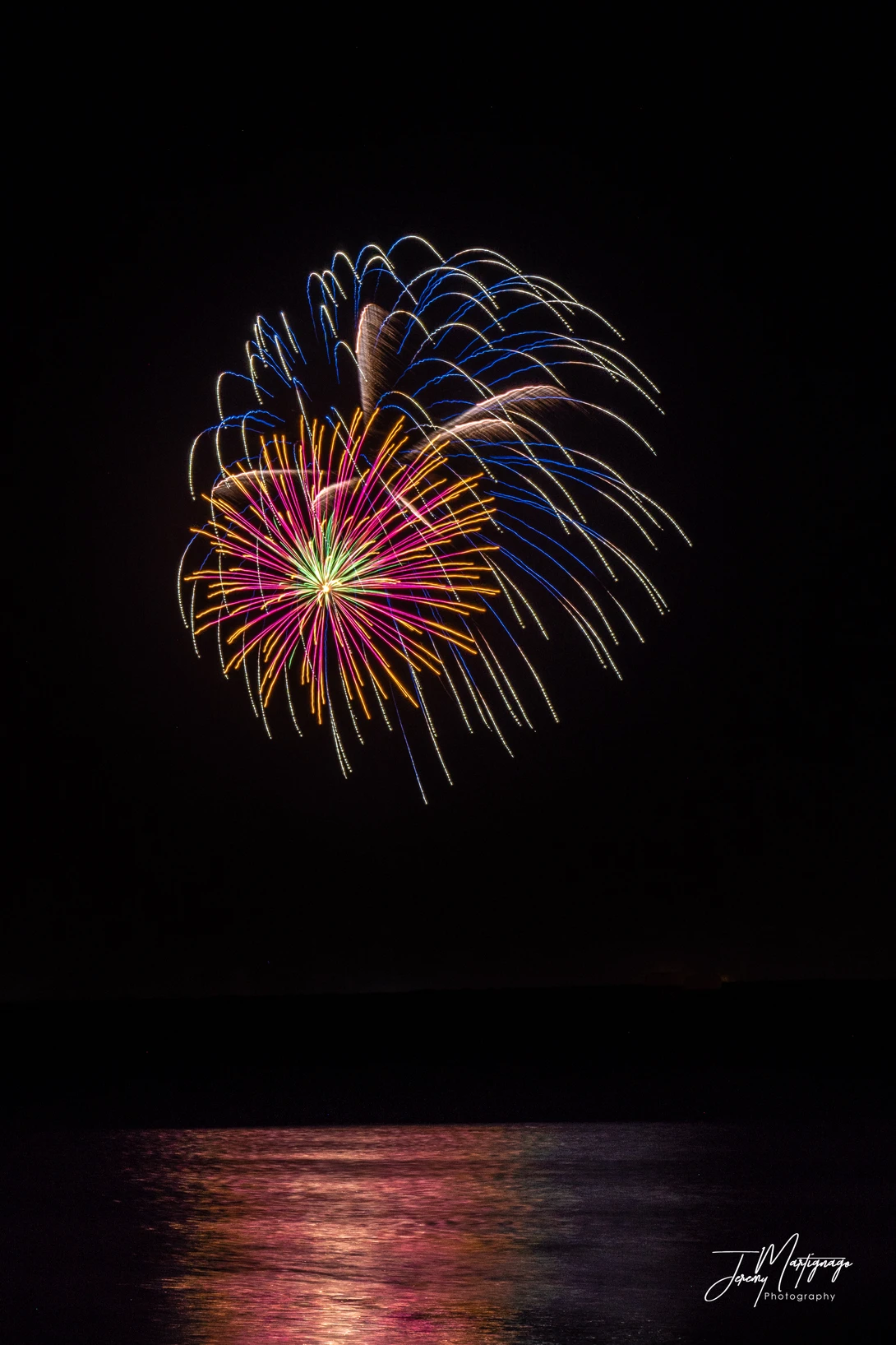 View 350a58738cc52b80ab36402e35df36d8.jpg by Jeremy Martignago