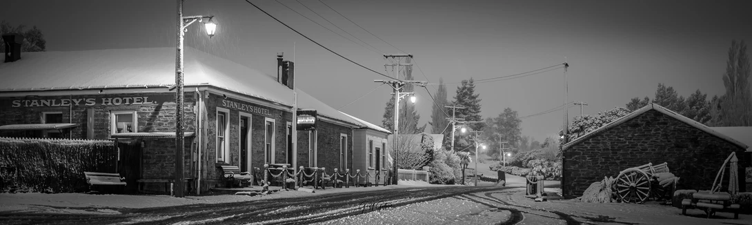 View b6f61d8bdc153a92f5c9a2b220c50d23.jpg by Geoff Guthrie