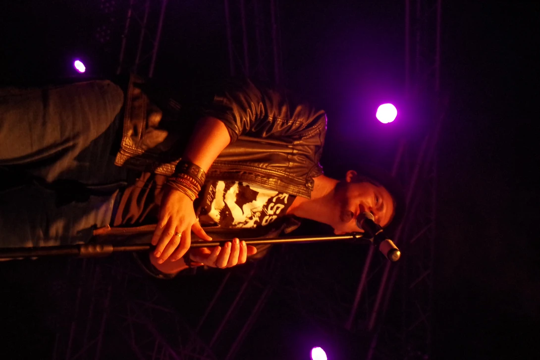View de0cd83adc1dd9a25f4648506d065226.jpg by Mark Holden