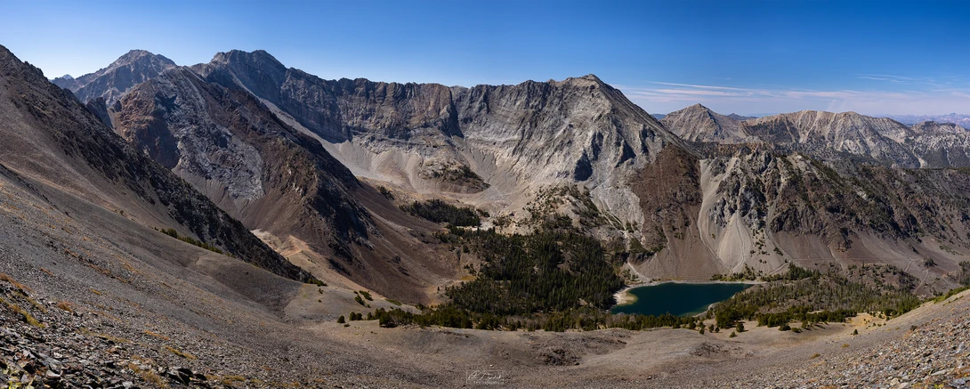 View 5b734c3f41a65eb79e07569ed38bc32e.jpg by Peter Dyndiuk