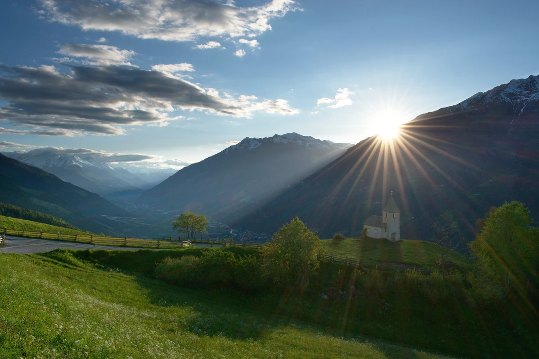 View 6f98a42e62eab96a47d614d3db638fee.jpg by Giulio Roman