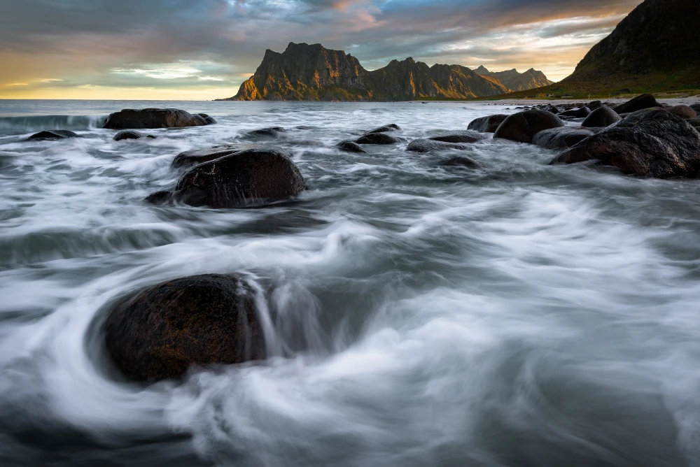 View 7fae52b05fc04bccfe2338e5ab31f5b5.jpg by Charlie Vanaret