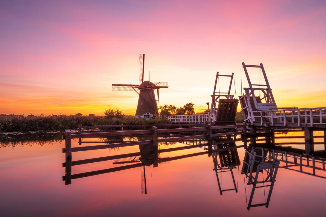 View Pink sunset at Kinderdijk the Netherlands by Erik Graumans