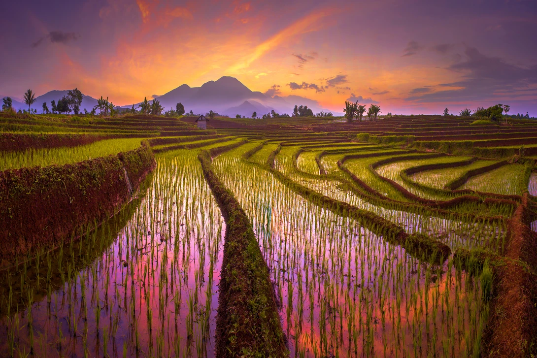 View morning story mountain range by Rahmad Himawan