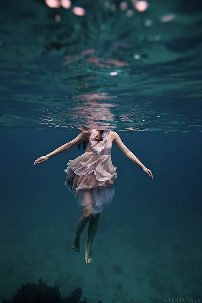 people underwater photography