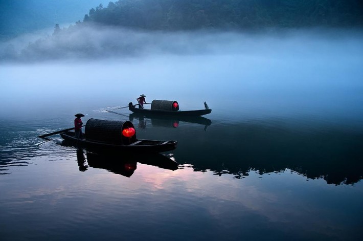 Smithsonian-photo-contest-travel-ferry-china-sunrise-hunan-namibia-teng-khoo