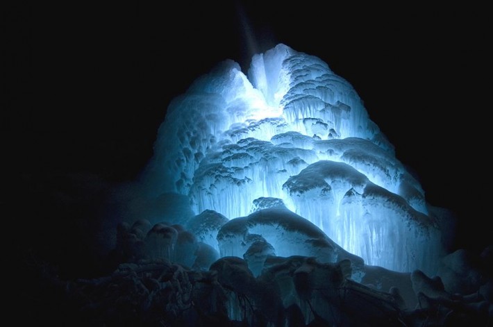 smithsonian-photo-contest-naturalworld-light-ice-nathan-carlsen